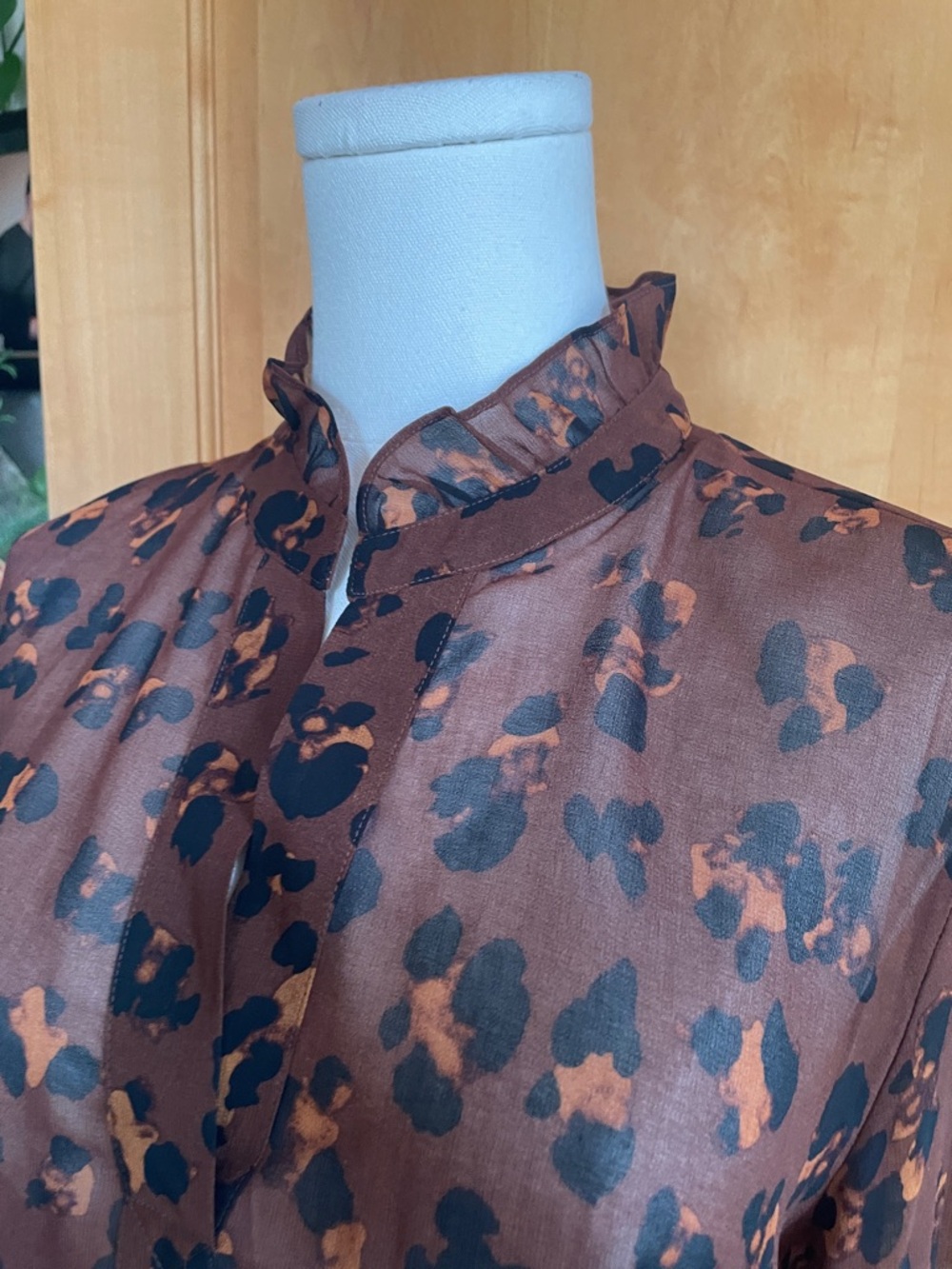 Cabi Gorgeous Semi Sheer Brown Animal Print Ruffle Neck Blouse Small - Picture 11 of 15